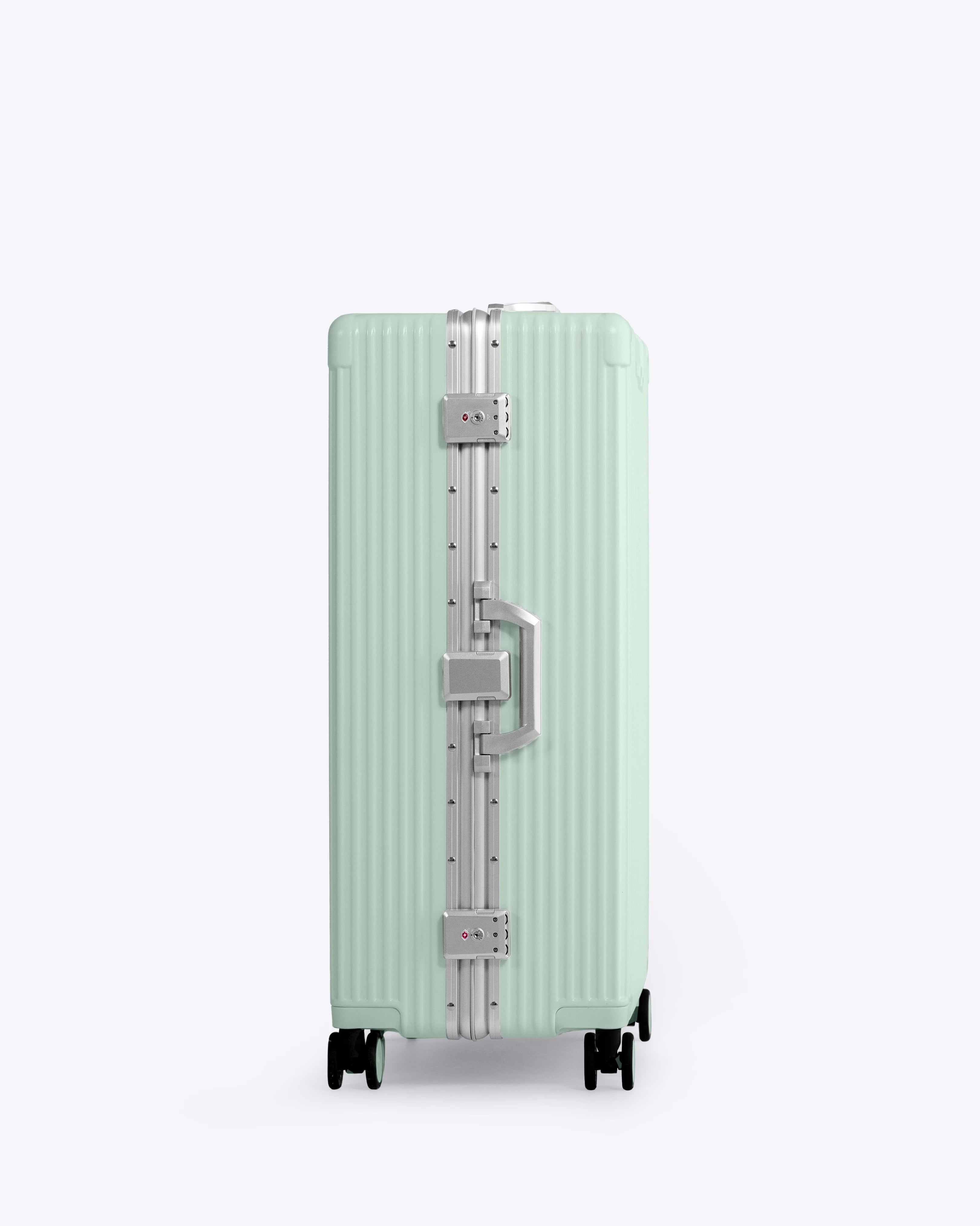 Check-In: All-In-One 28"