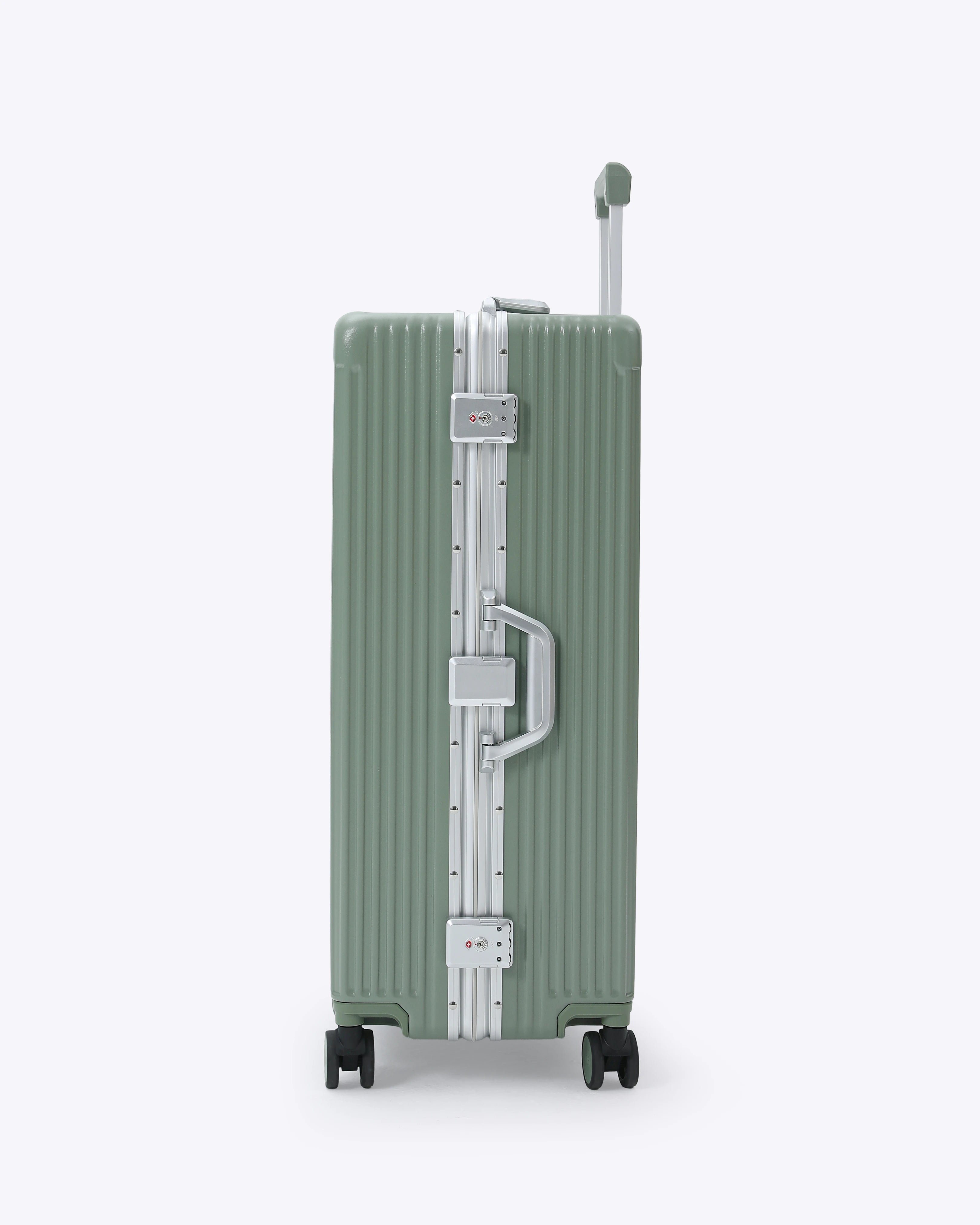 Check-In: All-In-One 28"