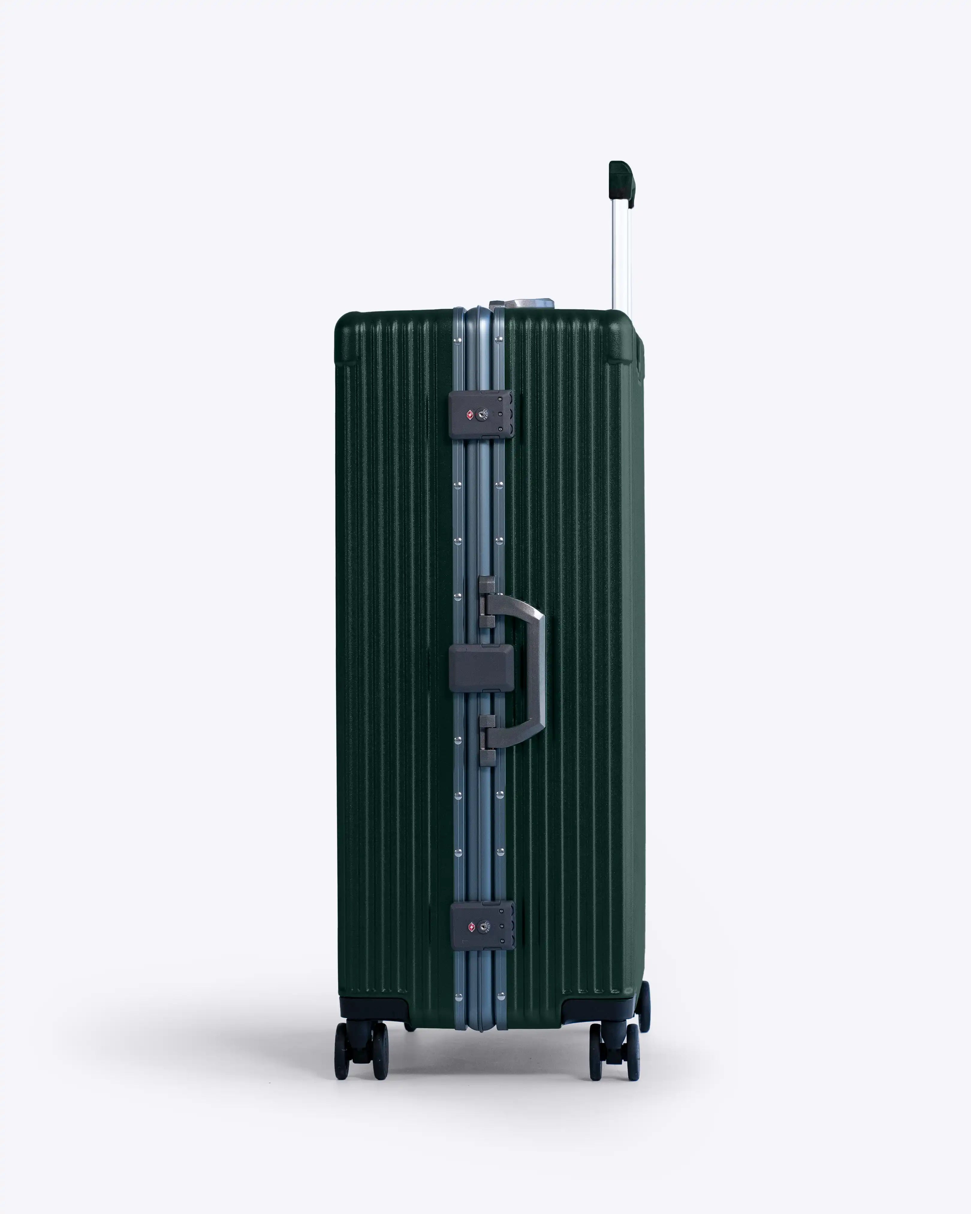 Check-In: All-In-One 28"