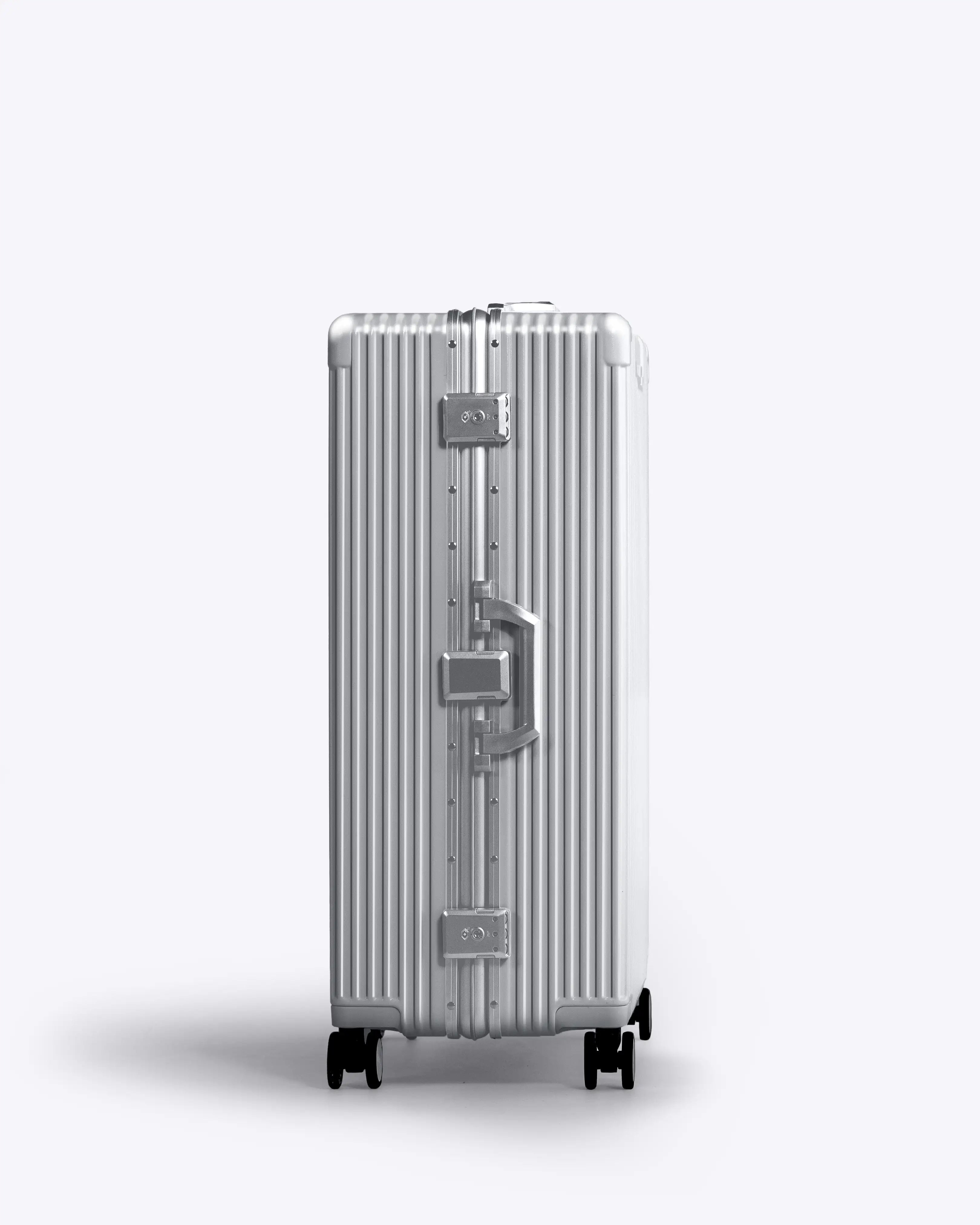 Check-In: All-In-One 28"