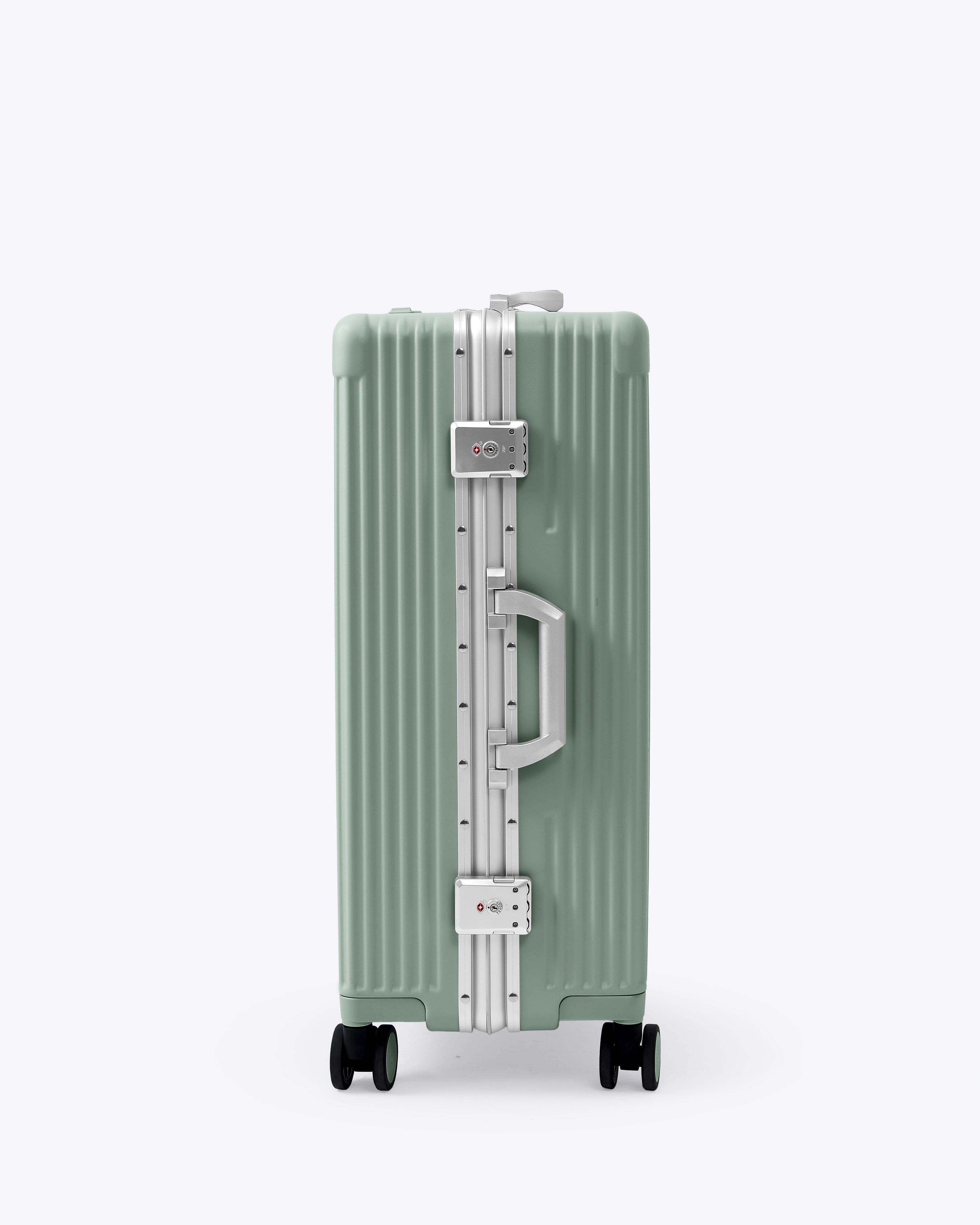 Check-In Medium: All-In-One 24"