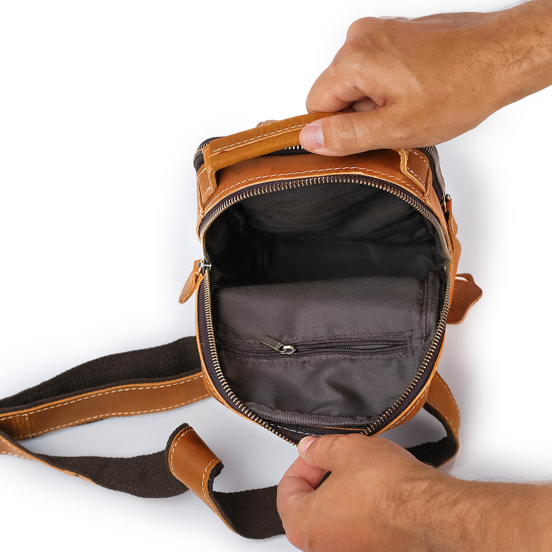 Leander Crossbody