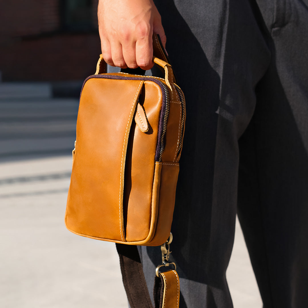 Leander Crossbody